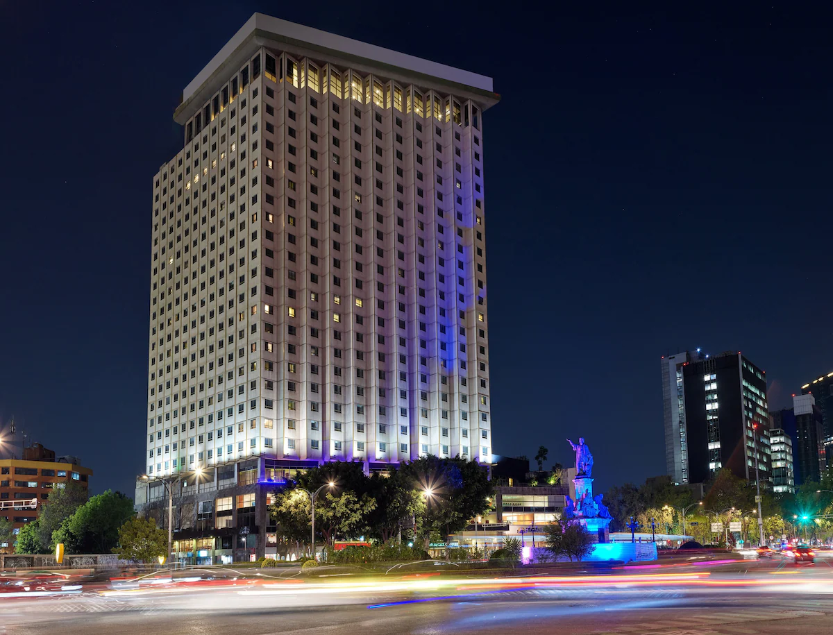Elegant lobby of Fiesta Americana Reforma with marble floors, warm lighting, and modern seating